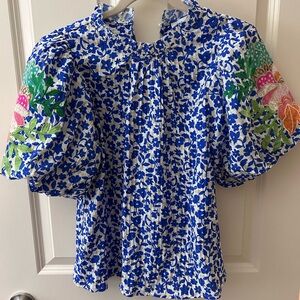 THML blue floral puff sleeve top